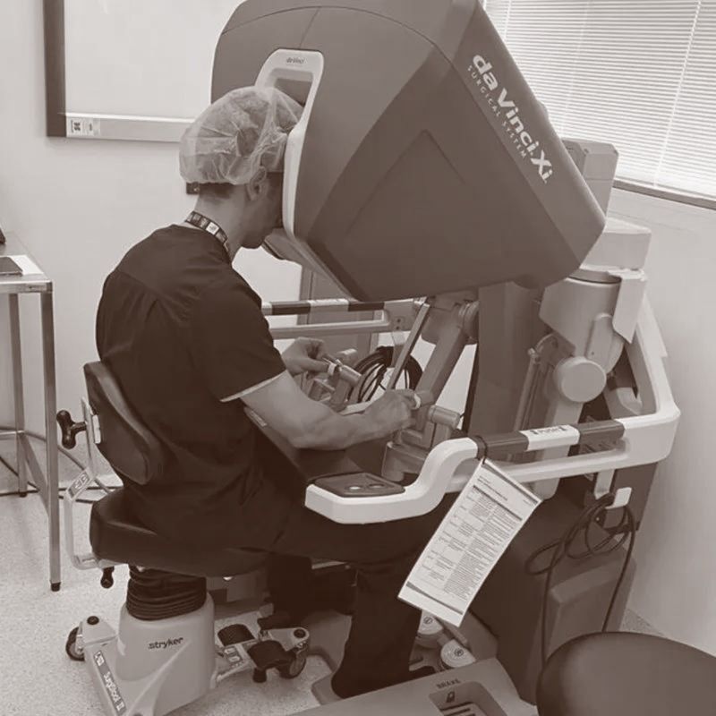 Image of Dr George Balalis working with the da Vinci Xi Robotic Device, and used to perform weight loss (bariatric) surgery. 